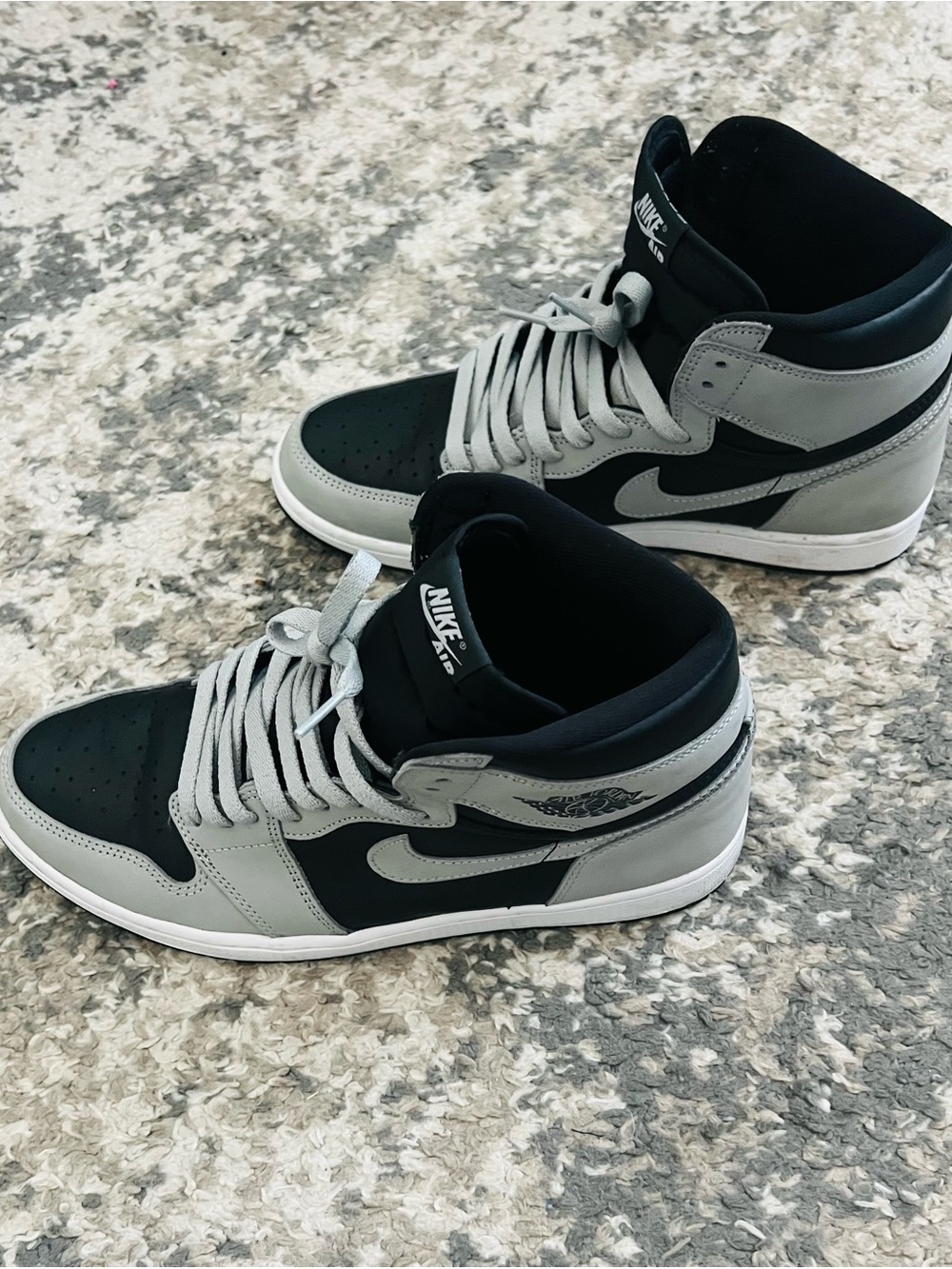 Jordan 1 Retro (Reverse Shadow) - Picture 2 of 3